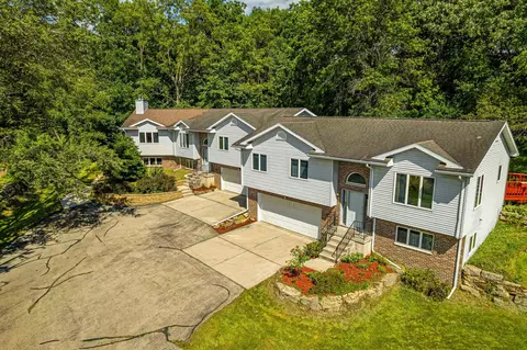 100-102 Grossenbacher Ln, New Glarus, WI 53574