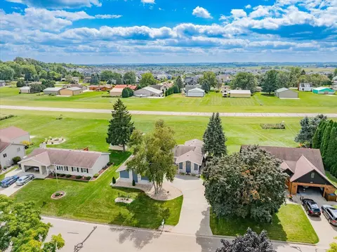 120 Winston Way, Waunakee, WI 53597