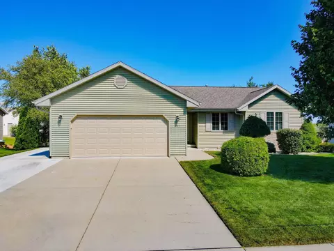205 Wollet Dr, Fort Atkinson, WI 53538
