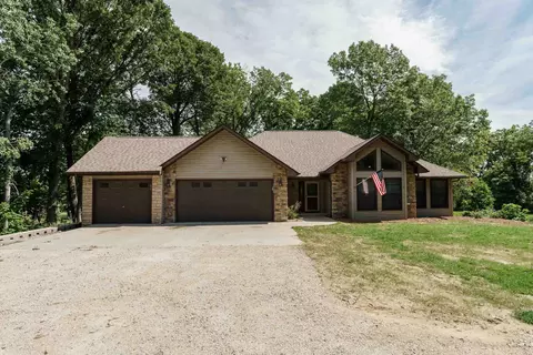 1000 Whitetail Dr, Fort Atkinson, WI 53538