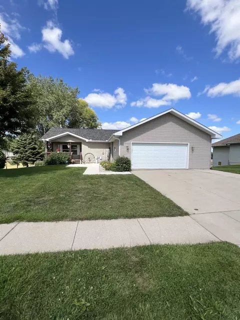111 Lazy Lake Dr, Fall River, WI 53932