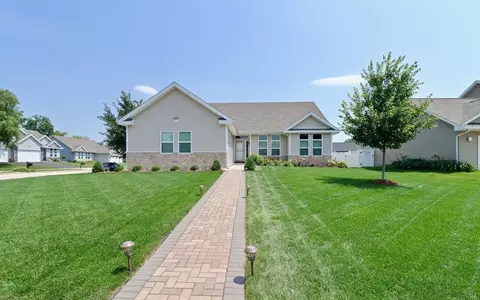 2311 Winchester Dr, Beloit, WI 53511