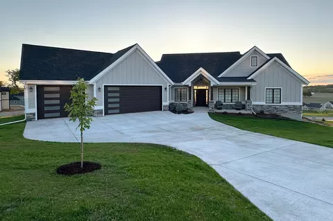 625 Interlachen Ave, Oregon, WI 53575