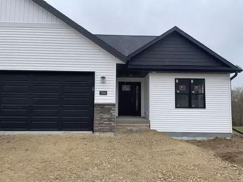 714 N Main St #8, Fall River, WI 53932