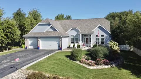 933 E Meadow Cir, Edgerton, WI 53534