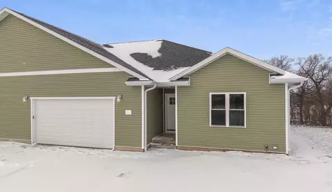 692 N Main St, Fall River, WI 53932