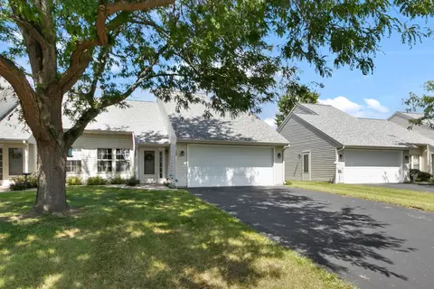 559 E Slifer St, Portage, WI 53901