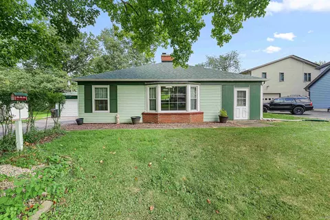 5528 Fieldstone Ln, Madison, WI 53704