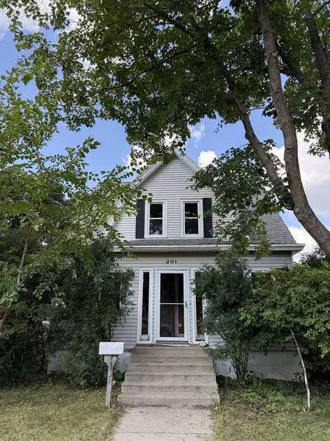 201 E Pleasant St, Portage, WI 53901