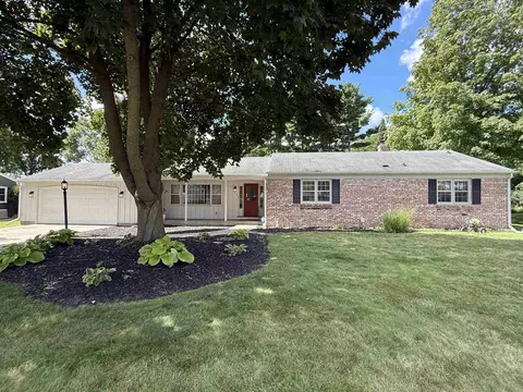 122 S Lexington Dr, Janesville, WI 53545