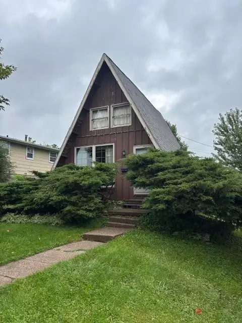 655 Staley Ave, Platteville, WI 53818