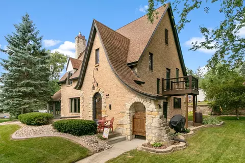 523 W Edgewater St, Portage, WI 53901