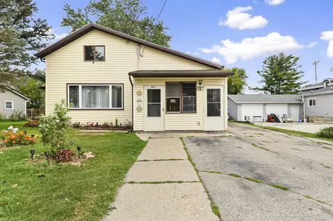 421 N Main St, Fall River, WI 53932