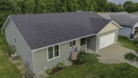 126 Deanna Dr, Evansville, WI 53536