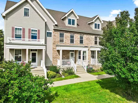 72 S Gardens Way, Fitchburg, WI 53711