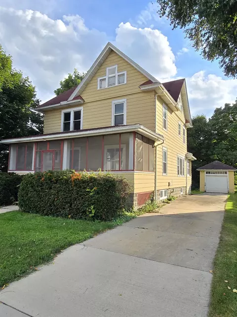 425 W James St, Columbus, WI 53925