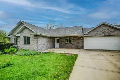 303 Wilson St, Mount Horeb, WI 53572