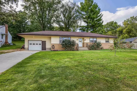 125 N River St, Lowell, WI 53557
