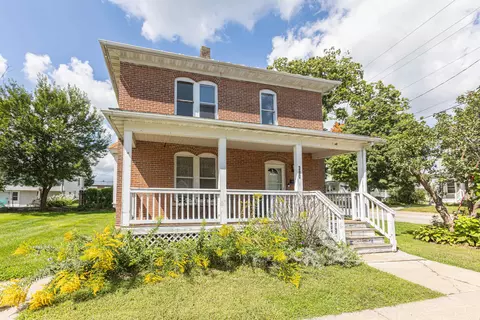 390 N 3rd St, Platteville, WI 53818
