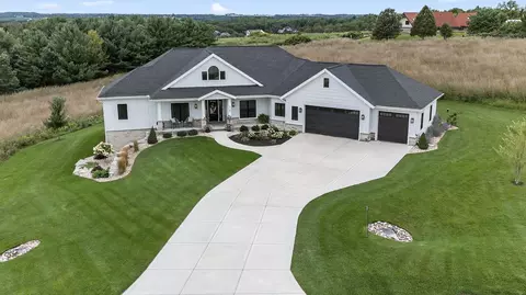 3181 Fox Hill Trl, Verona, WI 53593