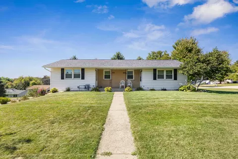 101-103 Ridge Dr, Mount Horeb, WI 53572