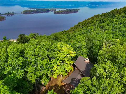 20675 Deer Island View Rd, Eastman, WI 54626