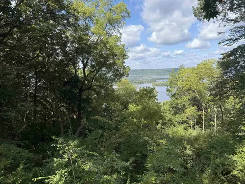 20683 Deer Island View Rd, Eastman, WI 54626