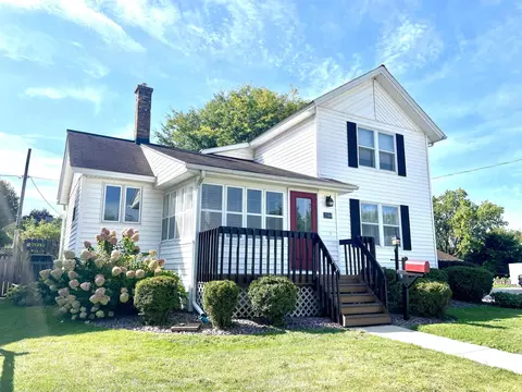 2504 10th St, Monroe, WI 53566