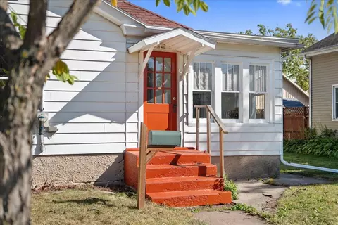640 8th St, Prairie Du Sac, WI 53578