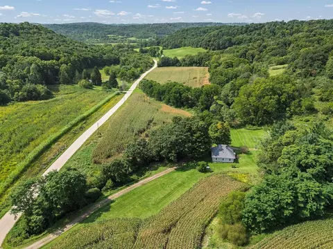 17176 Berry Hill Rd, Richland Center, WI 53581