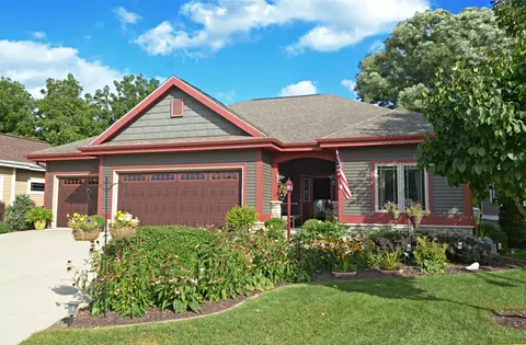 24 Oak Ridge Trl, Deerfield, WI 53531