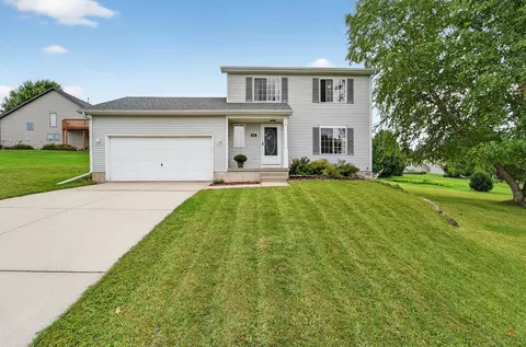 816 Vista Ridge Dr, Mount Horeb, WI 53572
