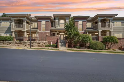 9002 Hawks Reserve Ln #202, Verona, WI 53593