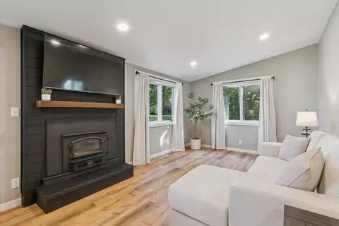 11121 N Arthurs Dr, Edgerton, WI 53534