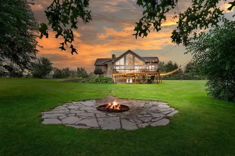 3230 Old Stone Rd, Stoughton, WI 53589