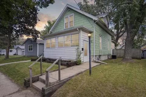 1143 11th St, Beloit, WI 53511