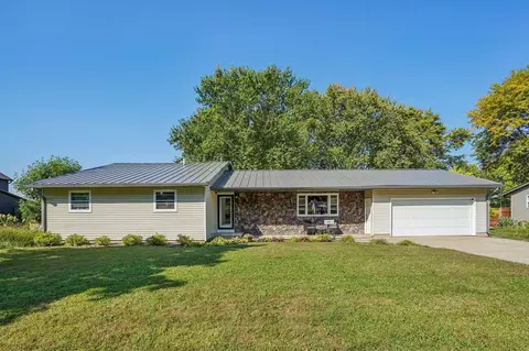 227 9th St, Prairie Du Sac, WI 53578