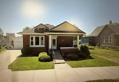 209 W Chapel St, Dodgeville, WI 53533