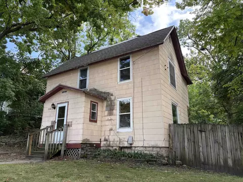 1040 Carrington St, Janesville, WI 53545