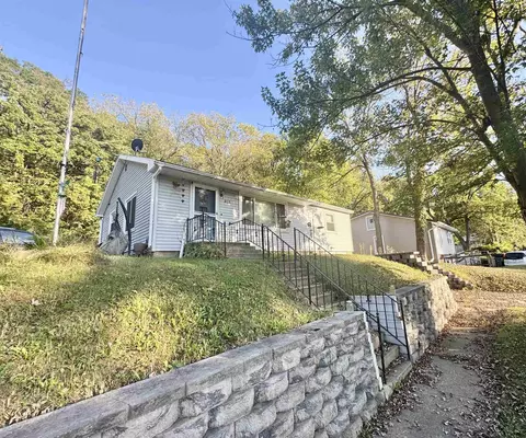 815 S James St, Richland Center, WI 53581