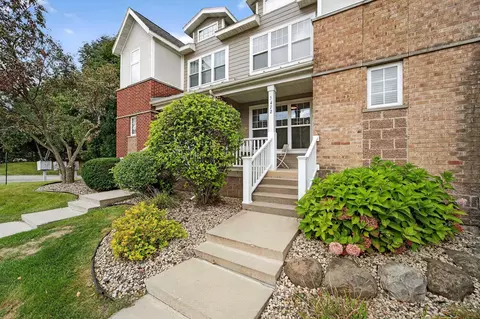5472 Coachman Pl, Fitchburg, WI 53711