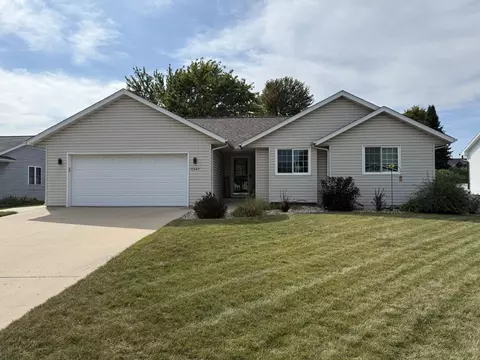 2341 Pine View Ln, Janesville, WI 53546