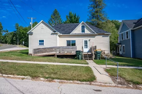526 N East St, Wonewoc, WI 53968