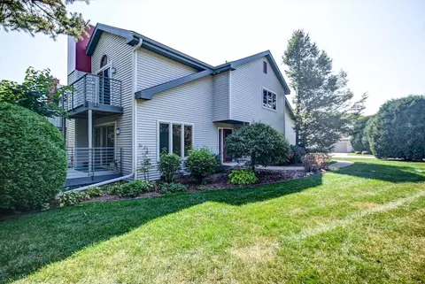 2 Hidden Hollow Trl, Madison, WI 53717