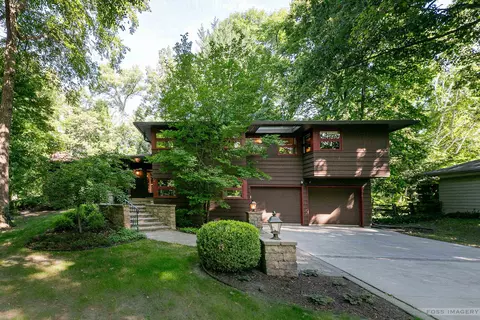 810 Woodward Dr, Madison, WI 53704