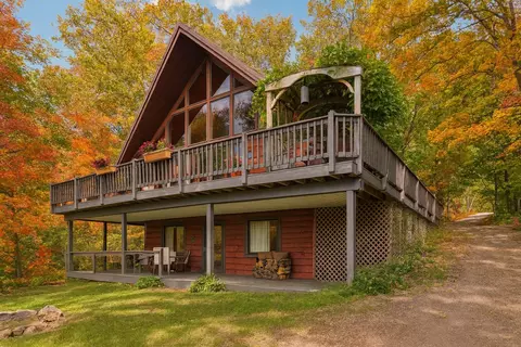 20605 Deer Island View Rd, Eastman, WI 54626