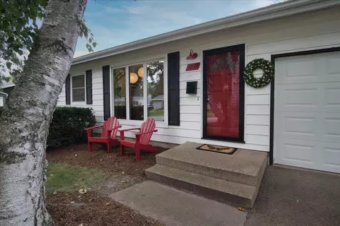 5734 Meadowood Dr, Madison, WI 53711