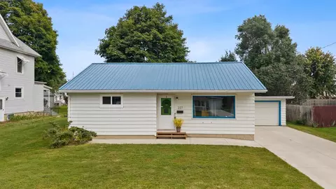 227 Grove St, Randolph, WI 53956