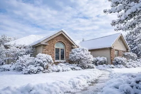 5834 Persimmon Dr, Fitchburg, WI 53711
