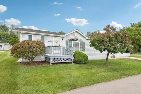 418 Harbor Heights Dr, Waterford, WI 53185